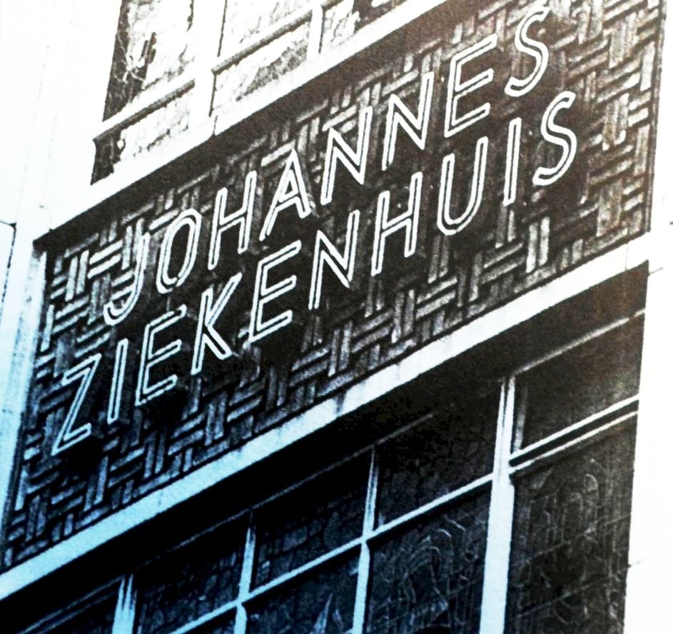De glas-in-lood-ramen van het Sint Jan/Johannes Ziekenhuis