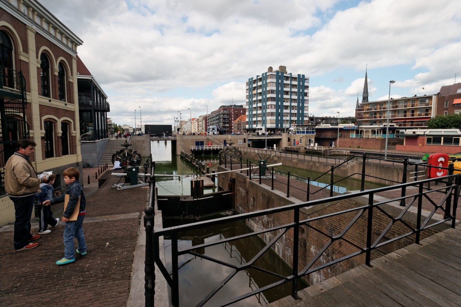 Groote Sluis heet nu weer de Hondsbosche Sluis